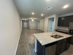 938 Redinger Ridge Dr in Huffman, TX - Foto de edificio - Building Photo