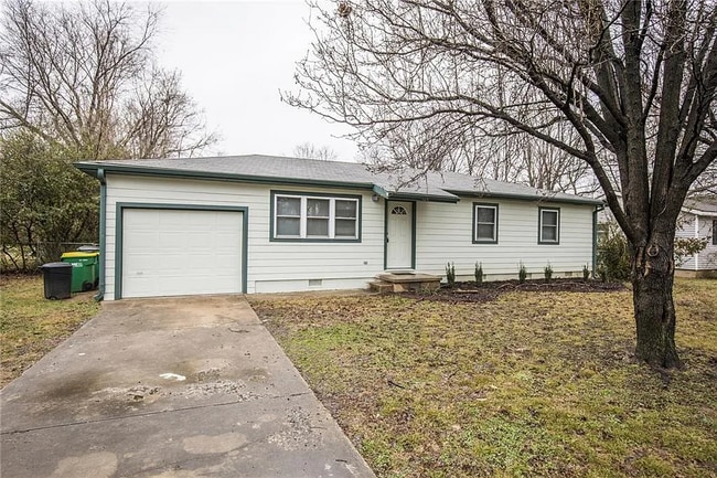 property at 2106 Dogwood Pl