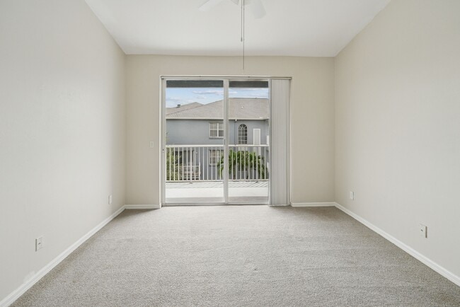 Cobblestone on The Lake Apartments in Ft. Myers, FL - Foto de edificio - Building Photo