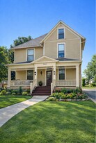 1112 E Walnut St in Springfield, MO - Building Photo