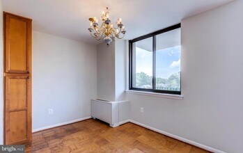 4401 Cherry Hill Rd in Arlington, VA - Building Photo - Building Photo