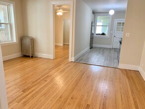 1727 W Bryn Mawr Ave, Unit 2 in Chicago, IL - Building Photo - Building Photo