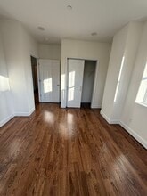 272 Broadway, Unit B in Bethpage, NY - Foto de edificio - Building Photo