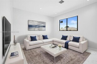 12120 SW 219th St in Goulds, FL - Building Photo