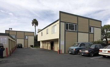 Maple Street Apartments in Costa Mesa, CA - Building Photo - Building Photo