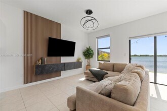 20544 NE 5th Pl in Miami, FL - Building Photo - Building Photo