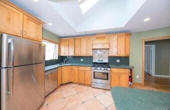 518 W Olive St in Long Beach, NY - Building Photo - Building Photo