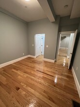 70 Pearl St, Unit #1 in Somerville, MA - Foto de edificio - Building Photo