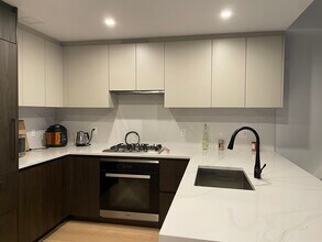 11 Hancock Pl, Unit 809 in New York, NY - Foto de edificio - Building Photo