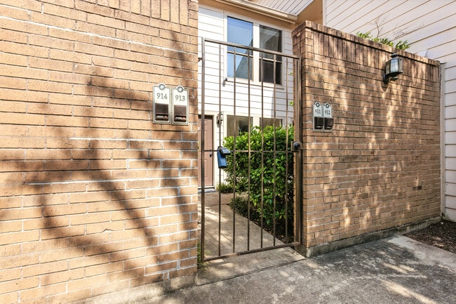 property at 2277 S Kirkwood Rd