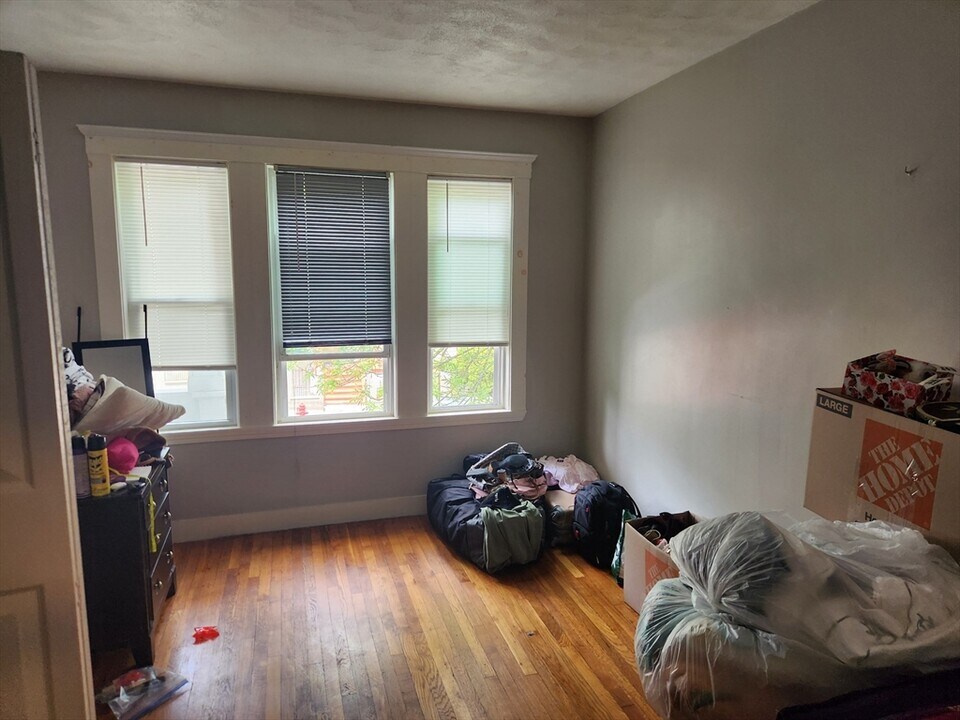 43 Sumner St, Unit #1 in Revere, MA - Foto de edificio