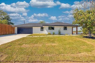 310 E 6th St in Prosper, TX - Building Photo