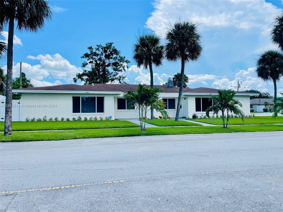 2778 NW 58th Terrace-Unit -. in Lauderhill, FL - Building Photo