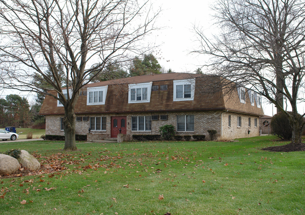 51 Southwoods Dr in Youngstown, OH - Building Photo