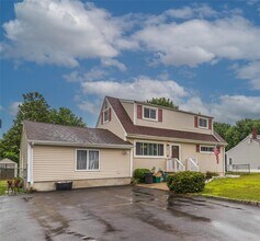 14 Robyn Dr in Monroe, NY - Building Photo - Building Photo