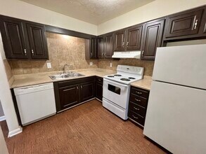 Countrybrook Apartments in Louisville, KY - Foto de edificio - Building Photo
