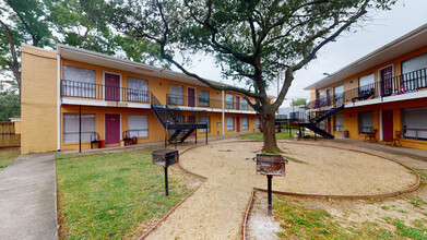 Park Place Apartments in Houston, TX - Building Photo - Building Photo