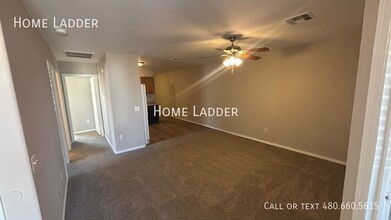 8211 W Mystery Dr in Arizona City, AZ - Foto de edificio - Building Photo