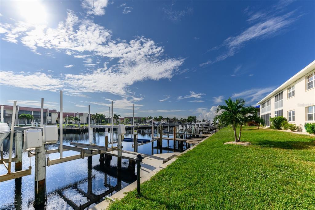 220 Coldeway Dr in Punta Gorda, FL - Building Photo