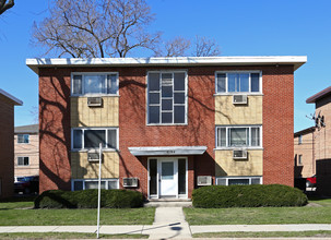 6132 Gage St in Des Plaines, IL - Building Photo - Building Photo