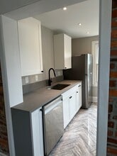 105 Cricket Avenue, Unit Apt 2 in Ardmore, PA - Foto de edificio - Building Photo