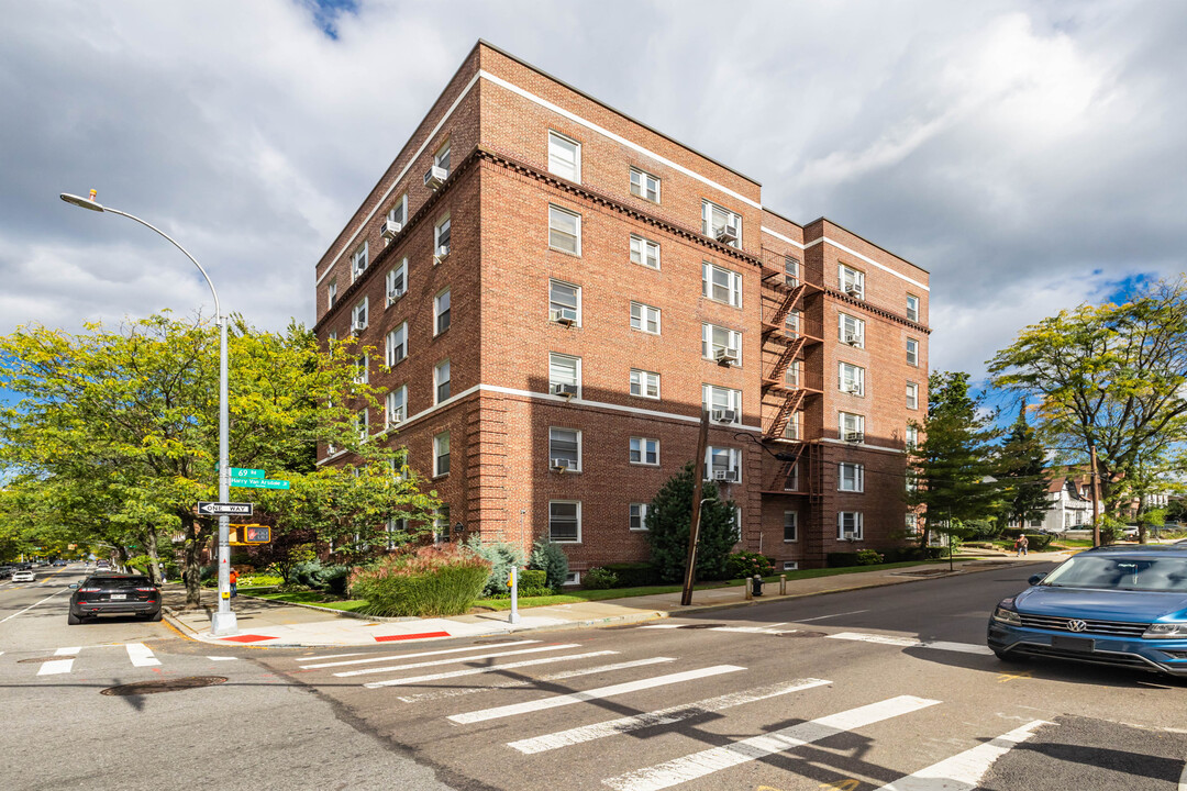 The Bradlee in Forest Hills, NY - Building Photo