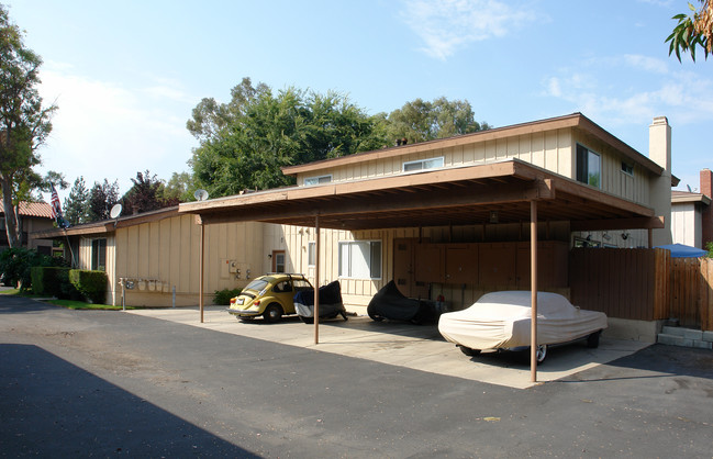 2658 Phipps Ave in Simi Valley, CA - Foto de edificio - Building Photo