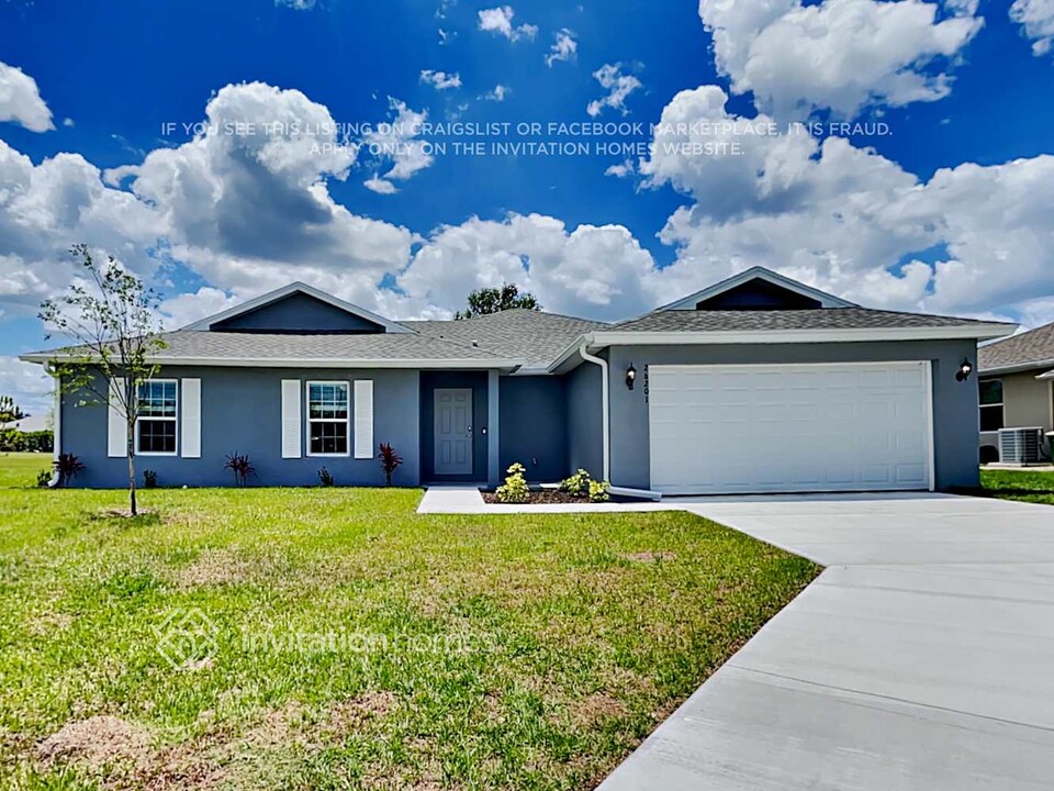 26201 Mindanao Ln in Punta Gorda, FL - Building Photo