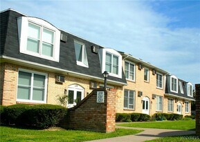 151 Peppertree Dr in Buffalo, NY - Building Photo