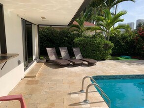 631 Oleander Dr in Hallandale Beach, FL - Building Photo - Building Photo