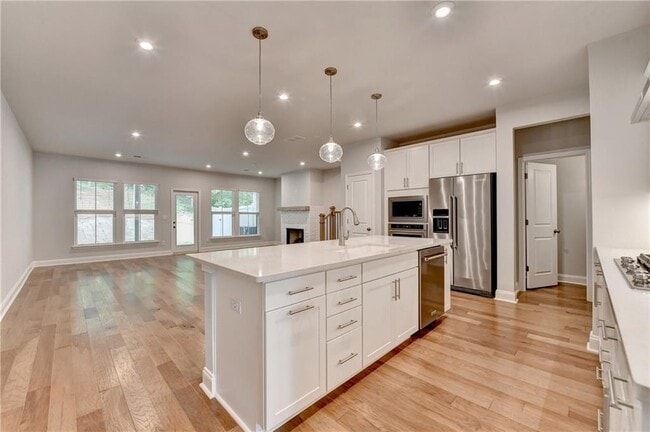 204 Holsten Ln in Johns Creek, GA - Building Photo - Building Photo
