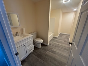 12 Boulder Dr in Milford, ME - Foto de edificio - Building Photo