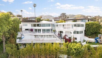 17440 Revello Dr in Los Angeles, CA - Building Photo