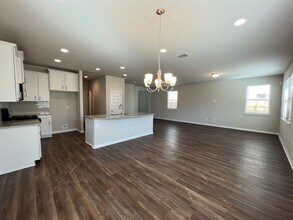 10801 Blacket Dr in Austin, TX - Building Photo - Building Photo