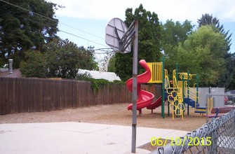 College Park Apartments in Caldwell, ID - Building Photo - Building Photo