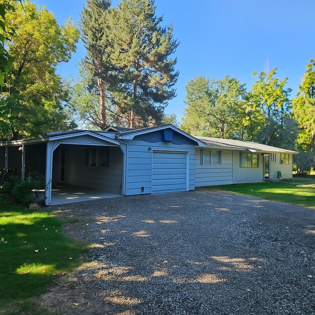 property at 3007 N Shamrock Ave
