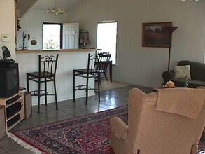 174 Lakeshore Ln in Bandera, TX - Foto de edificio - Building Photo