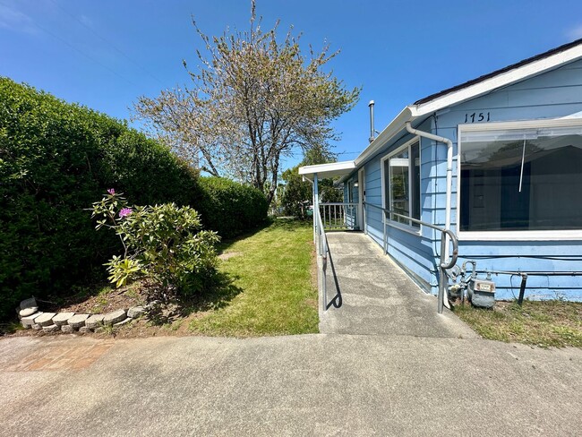 1751 Waters Ave in Mckinleyville, CA - Building Photo - Building Photo