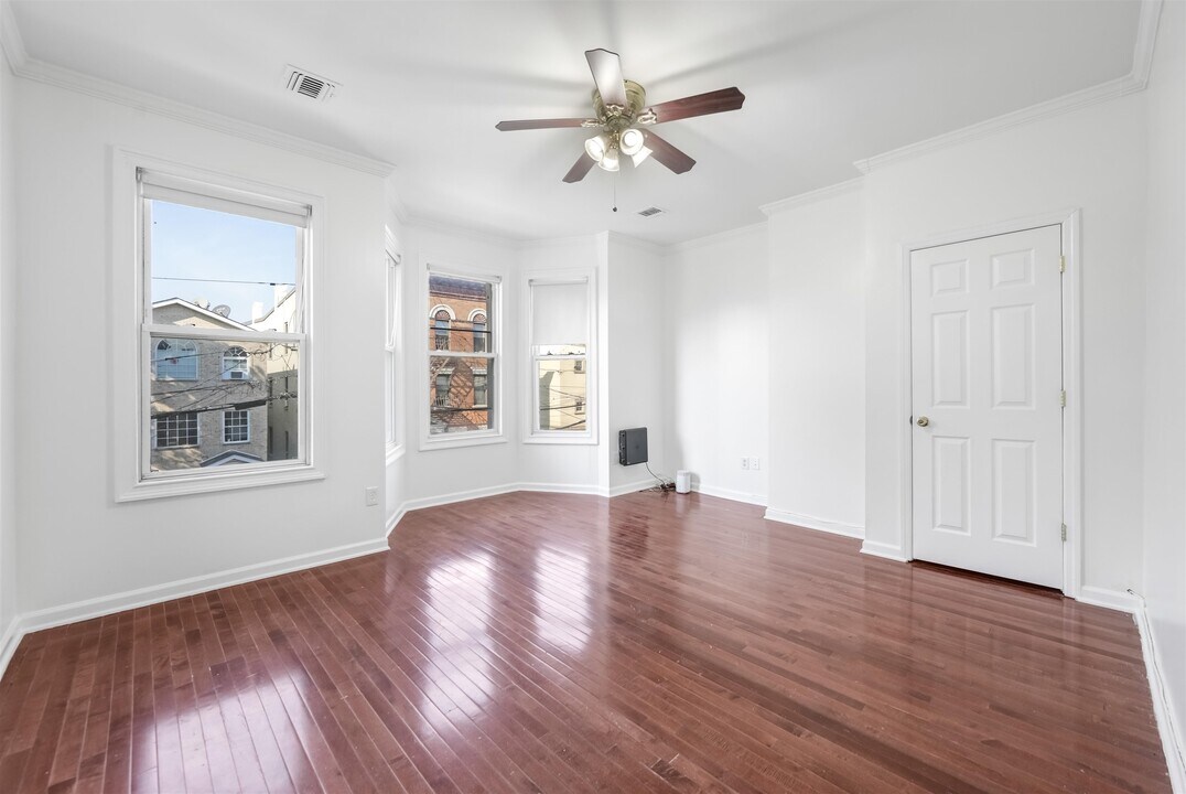 89 Leonard St in Jersey City, NJ - Building Photo