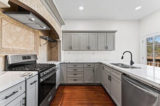 3503 Brooks St in Dayton, TX - Foto de edificio - Building Photo