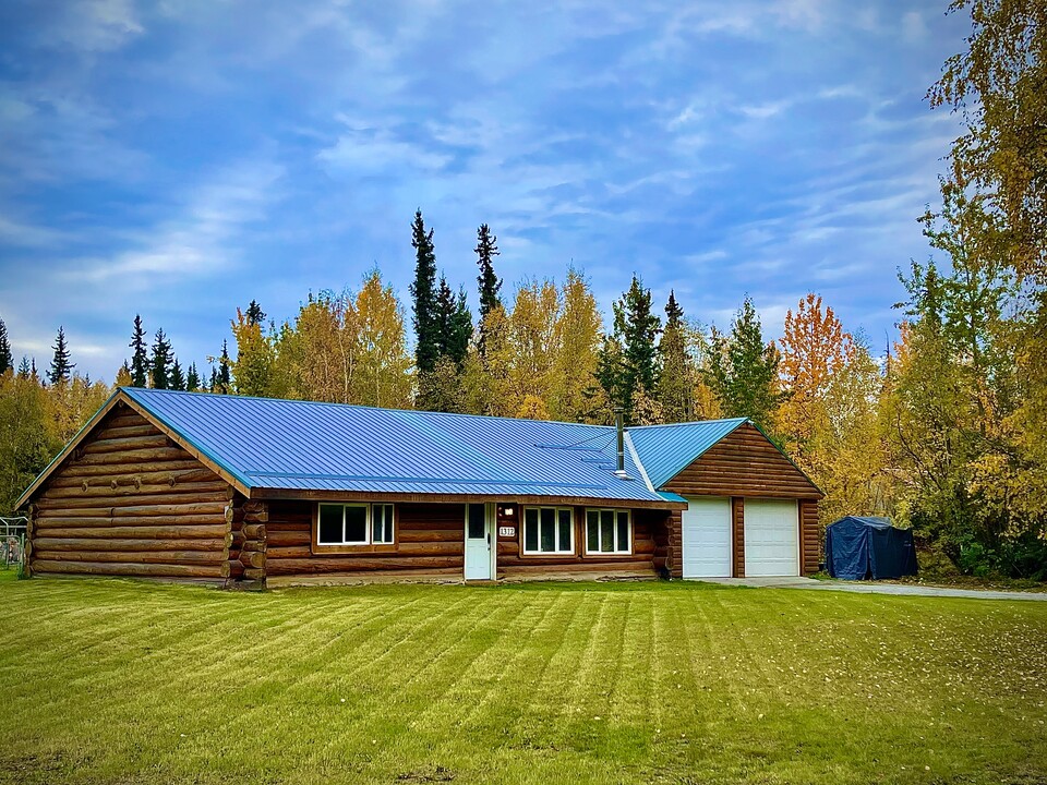 1312 Shypoke Dr in Fairbanks, AK - Building Photo