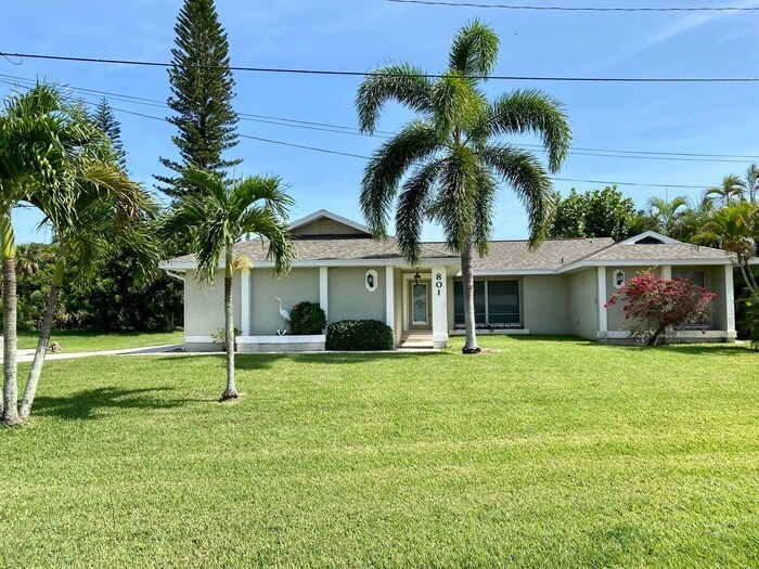 801 SE 41st St in Cape Coral, FL - Foto de edificio