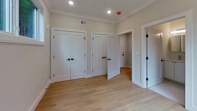 104 Warren St, Unit 1 in Boston, MA - Foto de edificio - Building Photo