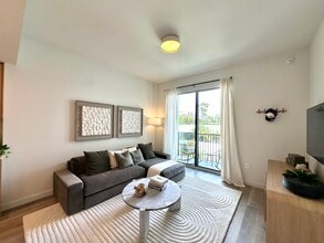 60 NW 31st St, Unit A91 in Miami, FL - Foto de edificio - Building Photo