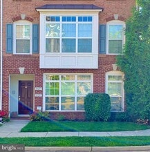 19251 Harlow Square in Leesburg, VA - Foto de edificio - Building Photo