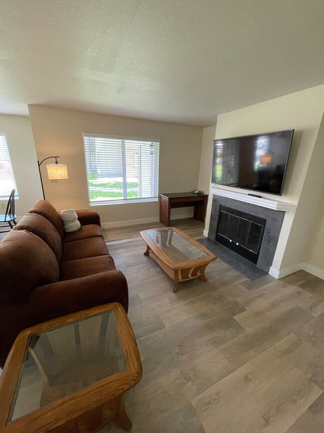 604 N Columbia Center Blvd, Unit SI ID1324047P in Kennewick, WA - Building Photo - Building Photo