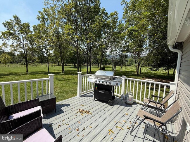 property at 15543 Edgegrove Rd