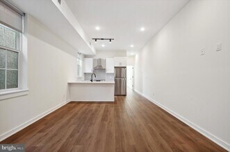 2513 N Howard St, Unit 203 in Philadelphia, PA - Building Photo - Building Photo
