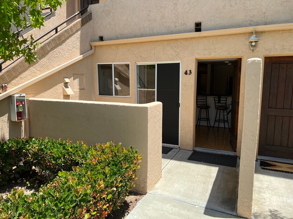 3927 Nobel Dr in San Diego, CA - Building Photo