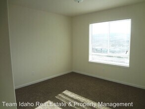 303 Victoria Dr in Moscow, ID - Building Photo - Building Photo